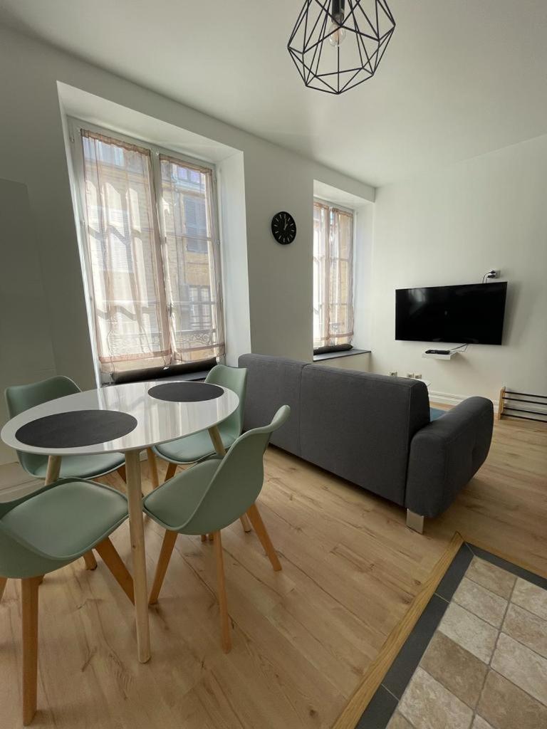 Appartement Le Petit Charcot Charleville-Mezieres Exterior photo